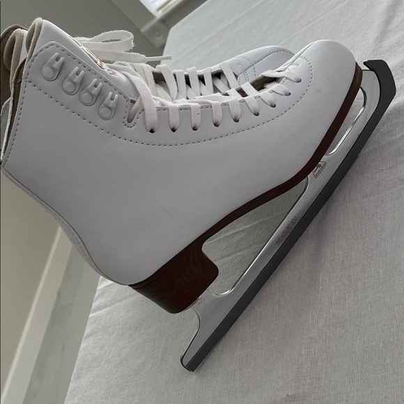 JACKSON Women's White Figure Skates - Picture 4 of 10